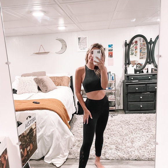 Lululemon Black Tye Mesh Leggings!! - Picture 8 of 11